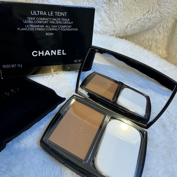 Chanel
Light-deep shade, golden undertone - Picture 3 of 8